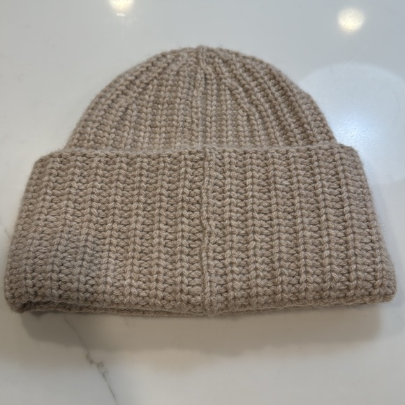 Filippa K beanie - Picture 2 of 3